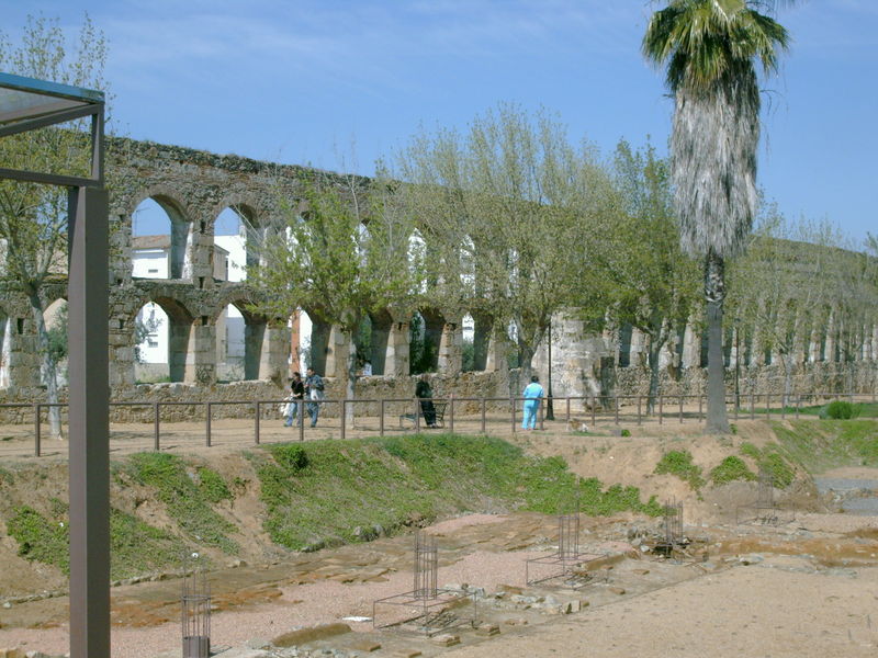 File:Aceducto San Lazaro.JPG