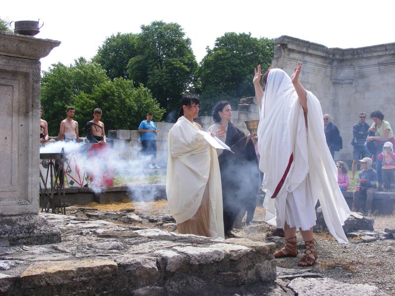 File:Floralia2013Aquincum8.jpg